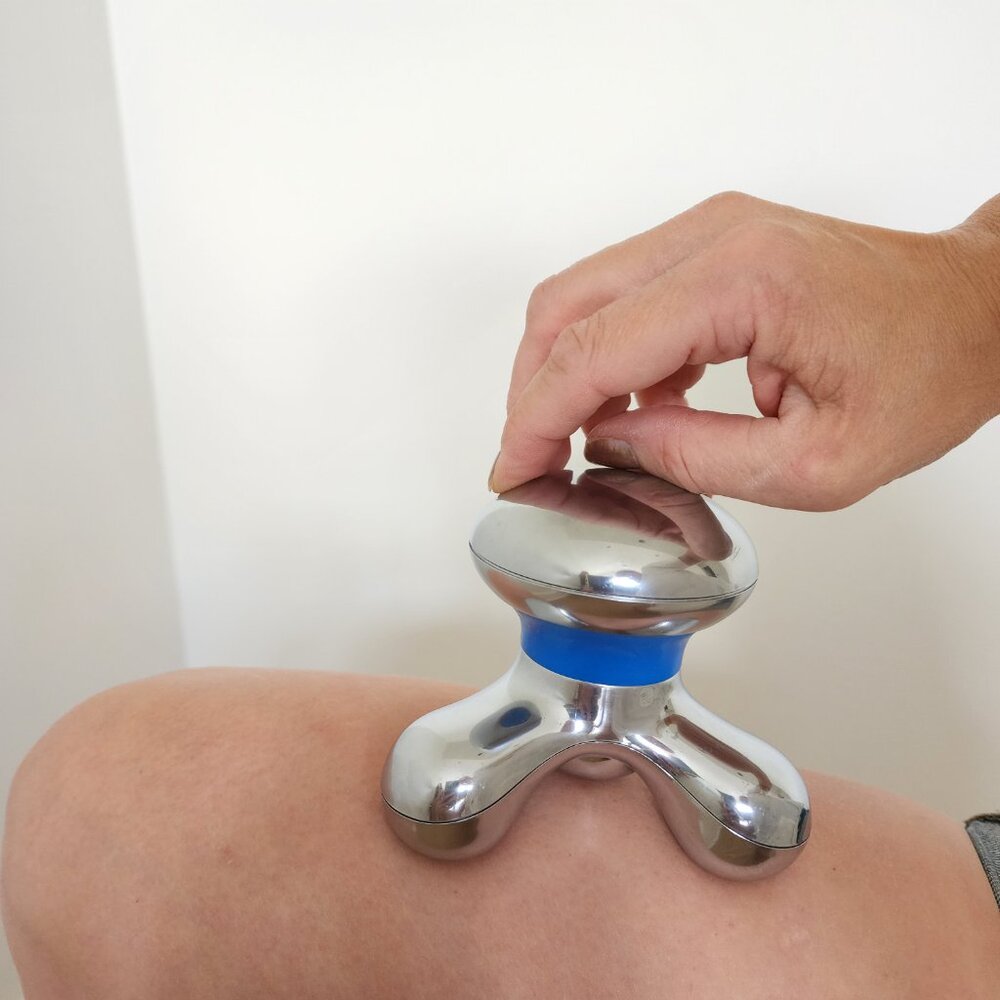 Brookstone Buzz Mini Massager - Picture 4 of 4